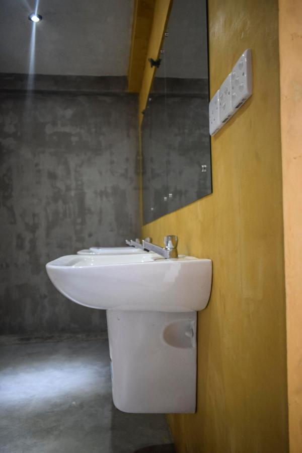 Bunk 15 Hiriketiya Albergue Dikwella Sur Exterior foto